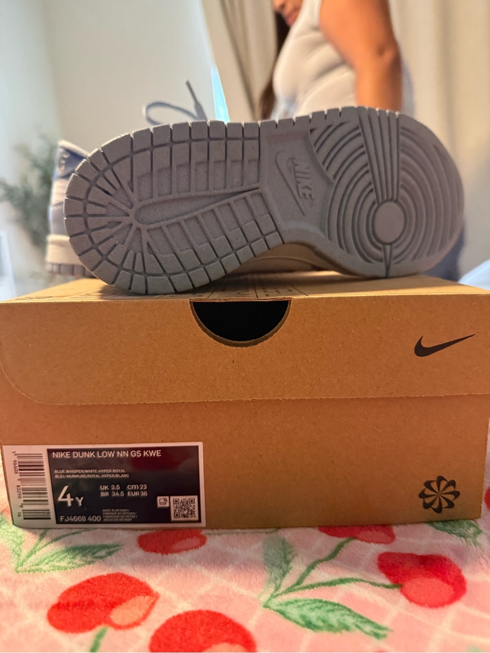 Nike Kids Low-Top Sneakers in Light Blue and White - Picture 7 of 8